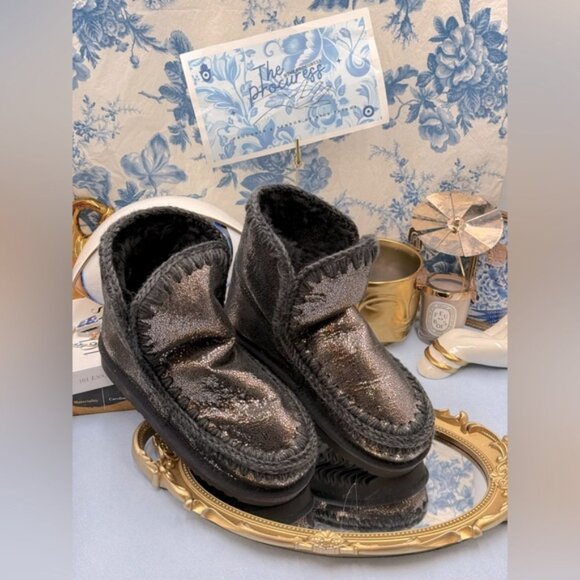 🆕 MOU 🧿 NWOT WOB Metallic Stingray Embossed Black Eskimo 18 Boot, Sz EU 37 - Picture 1 of 13